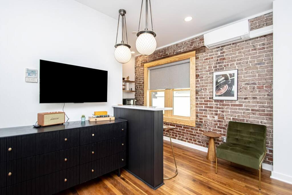 King Bed Stylish Studio In Heart Of Downtown Room # 200 Hot Springs Exterior foto