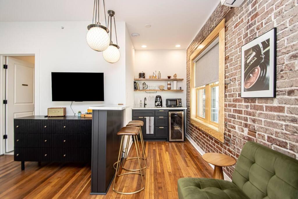 King Bed Stylish Studio In Heart Of Downtown Room # 200 Hot Springs Exterior foto
